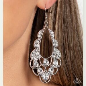 ⚪️🎭⚪️ “MAJESTIC MASQUERADE” WHITE RHINESTONE TEARDROP EARRINGS ~ PAPARAZZI❗️